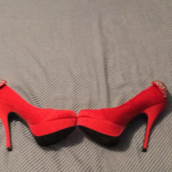 Red Pumps - Picture 4 of 8